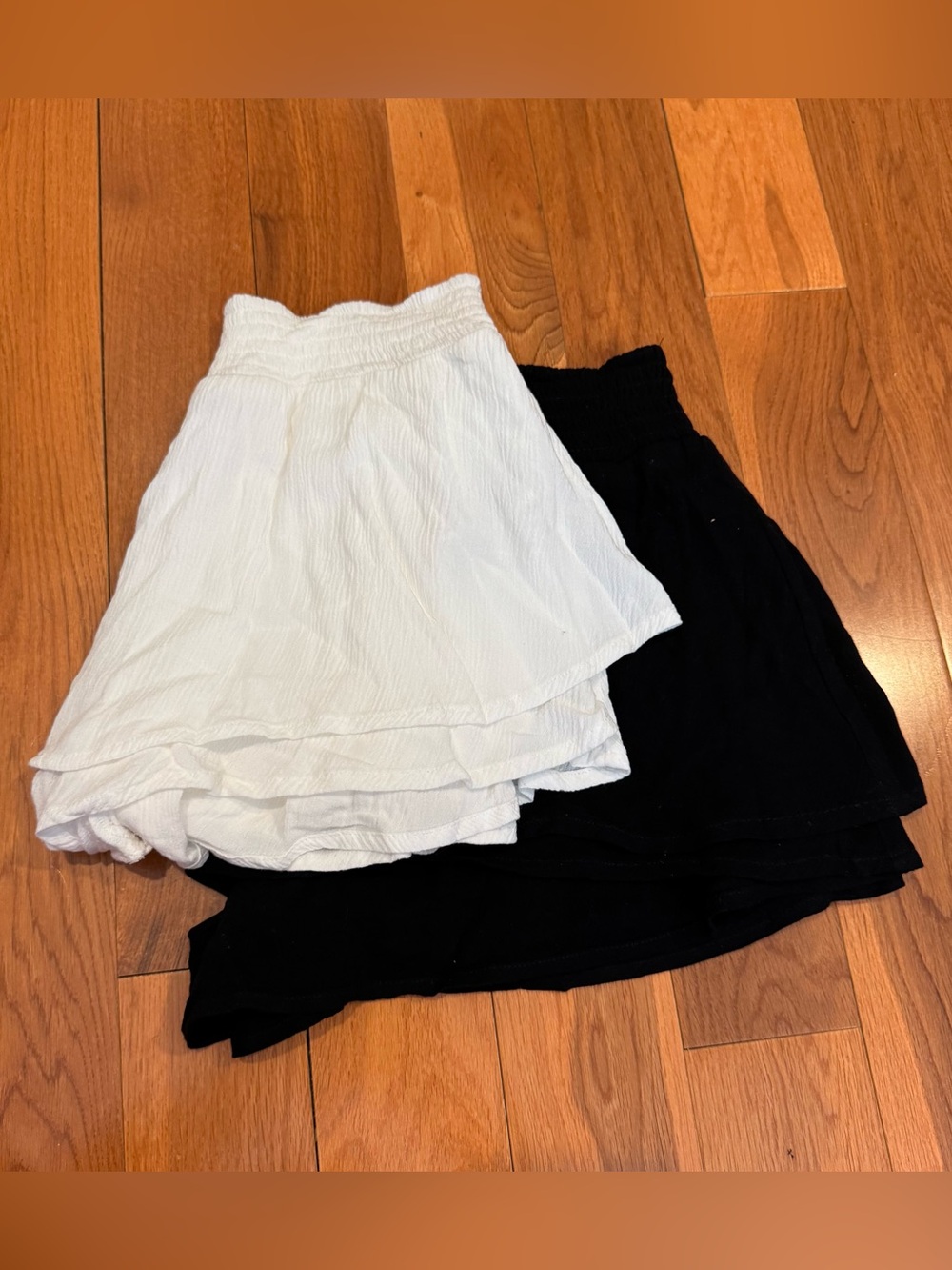 Forever 21 White and Black Layered Mini Skorts